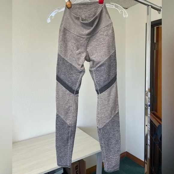 ALO GREY MULTI COLORED LEGGINGS Sz XS - Picture 1 of 6